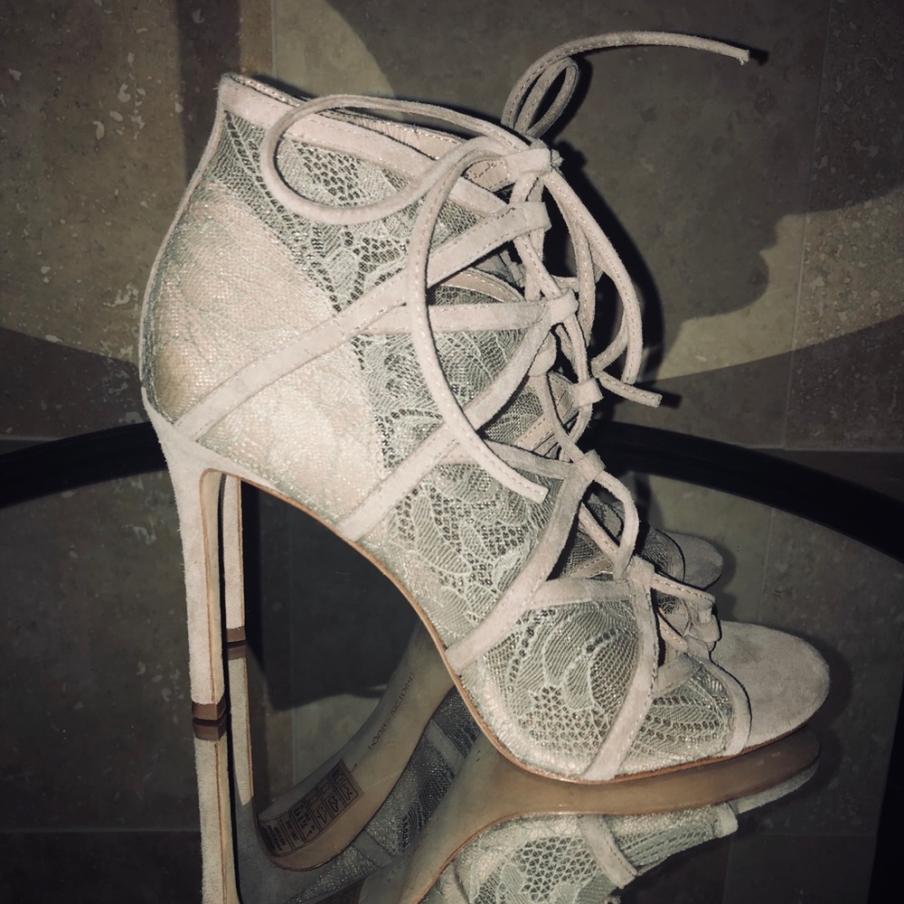 Pour la Victoire heels.....lovely